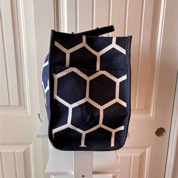 Buckhead Betties Bag NWT Stylish Navy and White Tote Bag - Picture 3 of 6